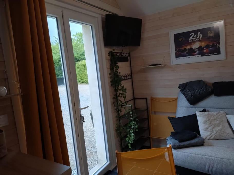 Joli Studio Mezzanine Proche Pole Europeen Yvré-lʼÉvêque Exterior foto